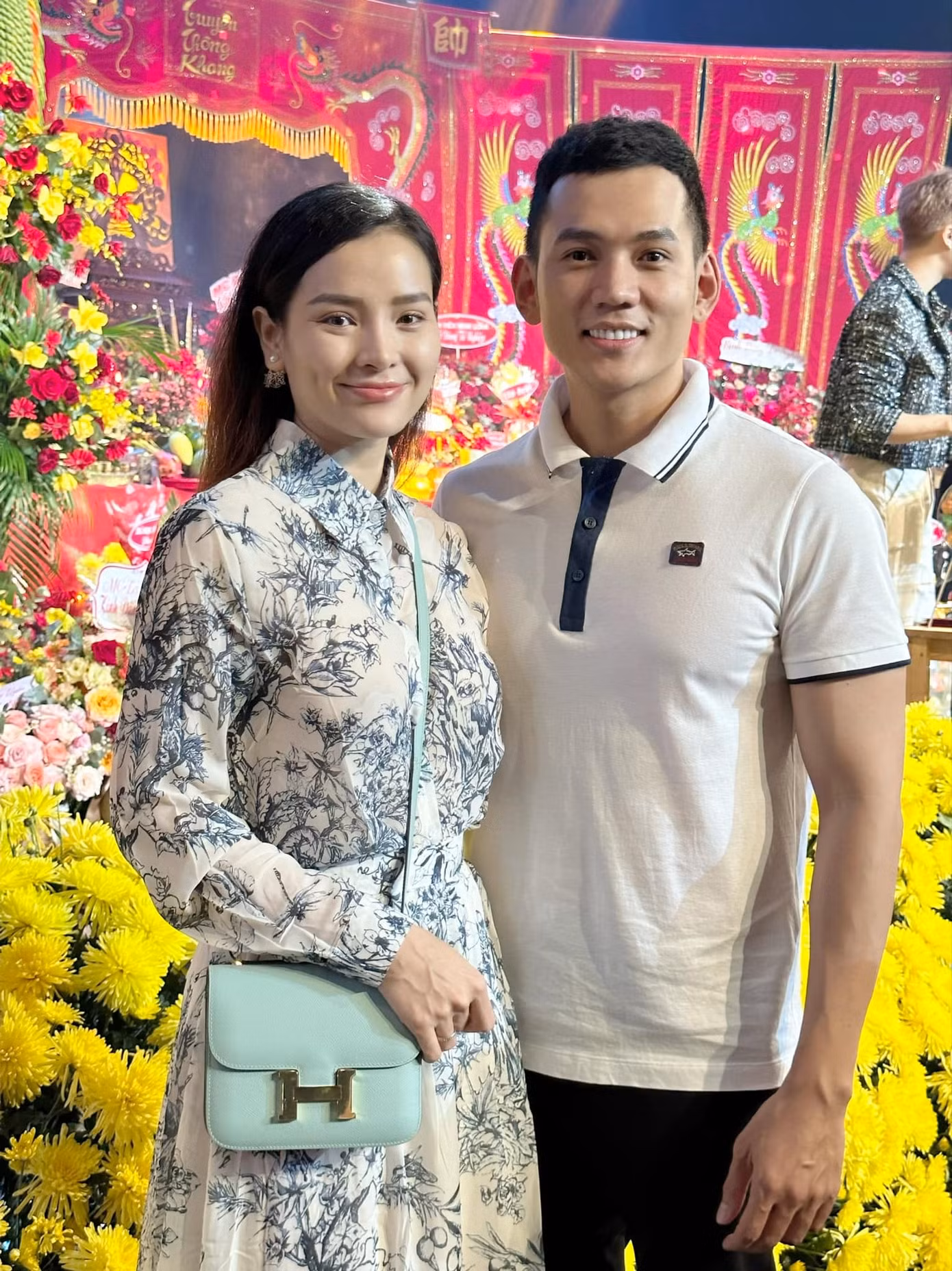 Vợ chồng Phương Trinh Jolie - Lý Bình tại sân khấu giỗ Tổ nghề.