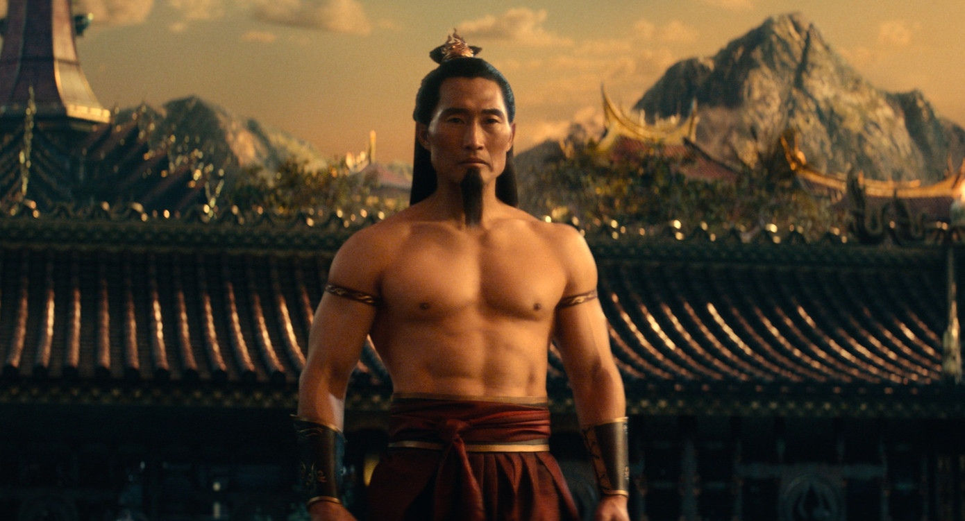 Nhân vật Hỏa vương trong hoạt hình và tạo hình của Daniel Dae Kim trong bản live-action.