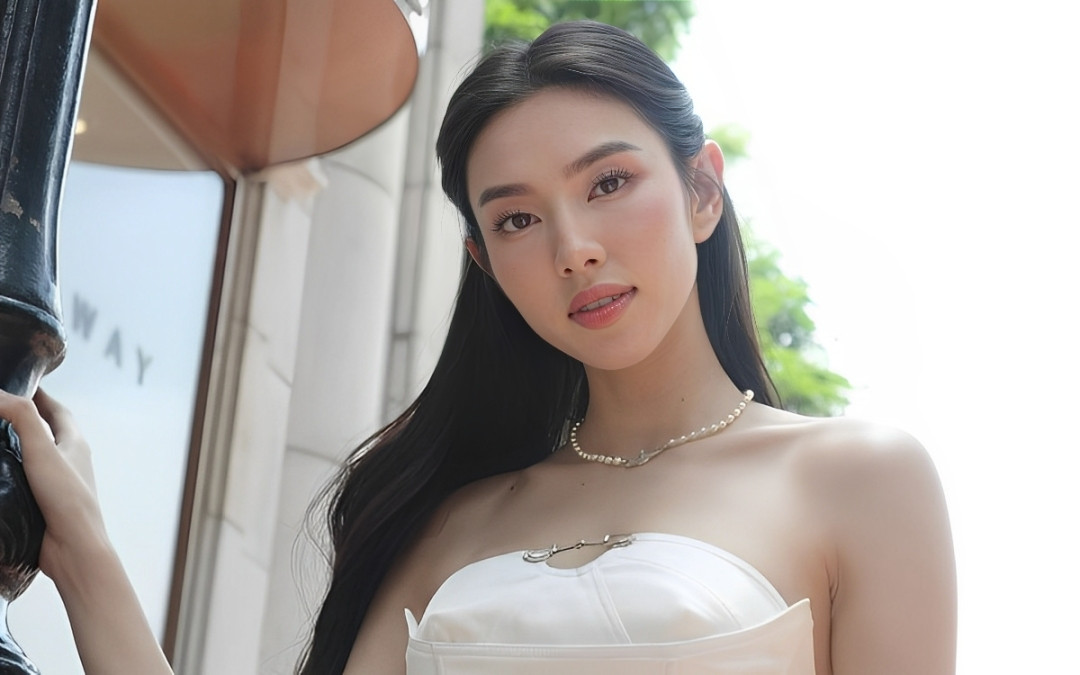 Thùy Tiên khóa hết trang cá nhân.