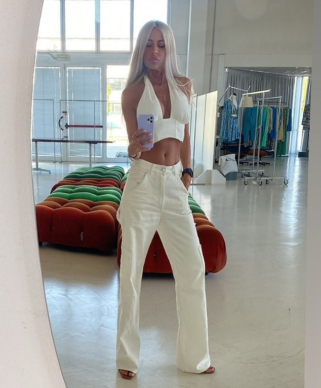 Chân dung cựu trung vệ đánh bạn gái đến chết và nạn nhân Alessandra Matteuzzi. Chân dung cựu trung vệ đánh bạn gái đến chết và nạn nhân Alessandra Matteuzzi.