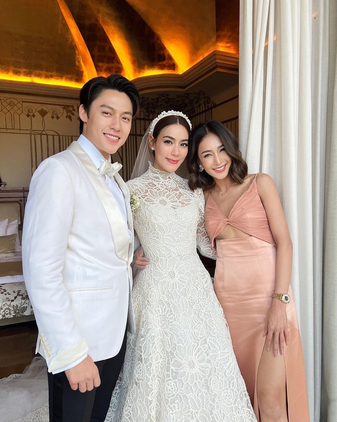 Mark Prin và Kimmy Kimberley hẹn hò từ năm 2013. Sau một năm đính hôn, họ quyết định tổ chức hôn lễ tại Italy. Nhiều khách mời, bạn bè và đồng nghiệp thân thiết bay sang quốc gia châu Âu chúc phúc cho cái kết của chuyện tình đẹp bậc nhất showbiz Thái Lan.