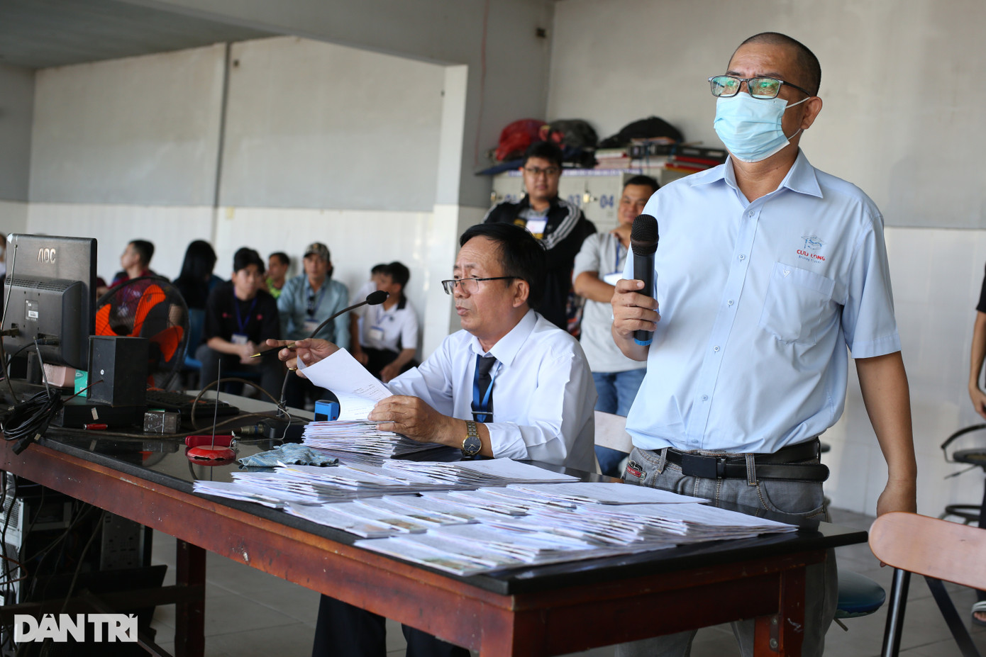 Cán bộ tổ chức thi sa hình thuộc Sở GTVT TPHCM đang hướng dẫn buổi thi sa hình tại Trung tâm sát hạch lái xe Củ Chi (Ảnh: An Huy). Cán bộ tổ chức thi sa hình thuộc Sở GTVT TPHCM đang hướng dẫn buổi thi sa hình tại Trung tâm sát hạch lái xe Củ Chi (Ảnh: An Huy).