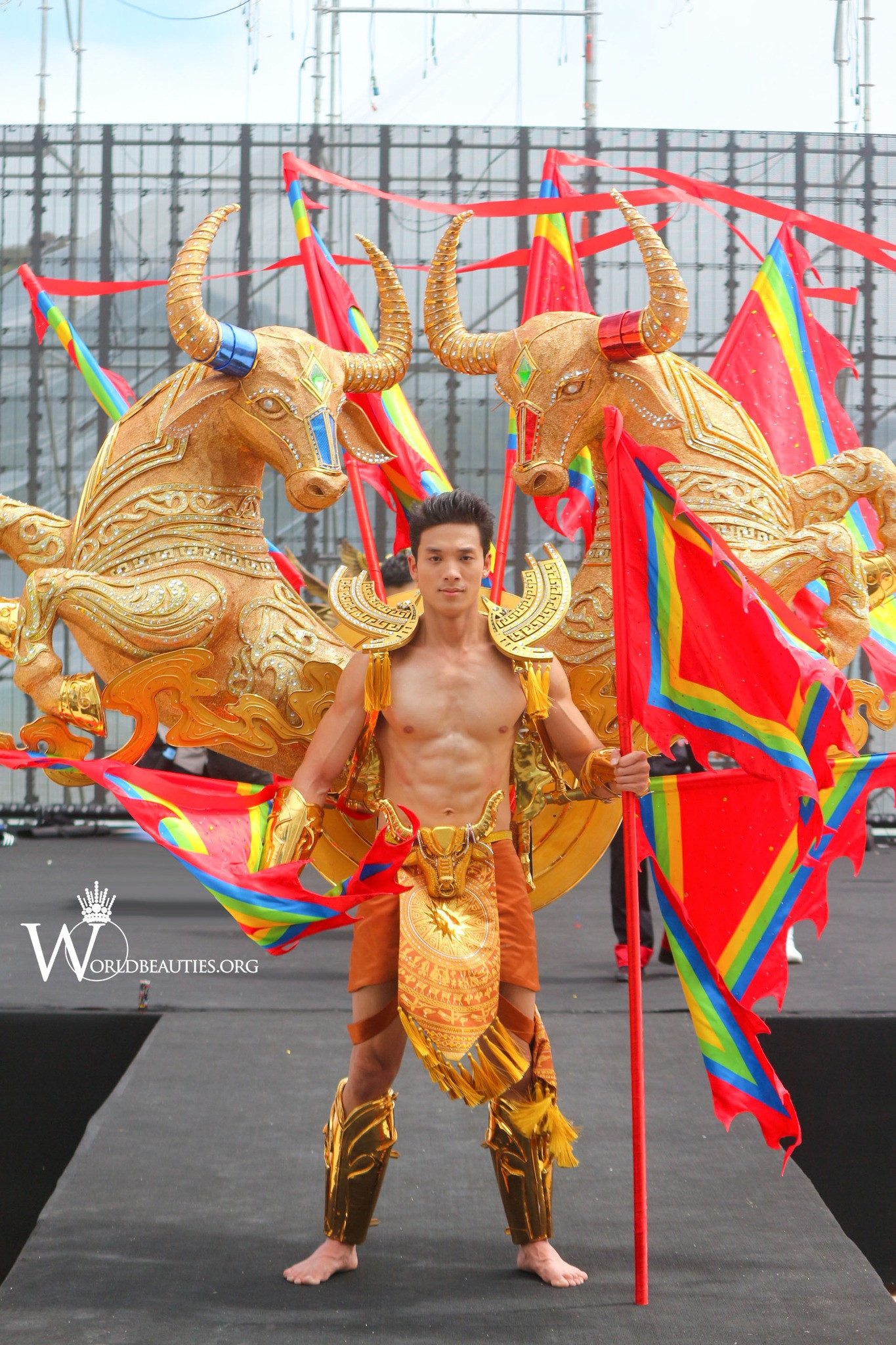 Người mẫu Hữu Hưng được công bố là người chiến thắng Mister Tourism World tại đêm chung kết diễn ra tối 18/2 tại Ninh Thuận. Người mẫu Hữu Hưng được công bố là người chiến thắng Mister Tourism World tại đêm chung kết diễn ra tối 18/2 tại Ninh Thuận.