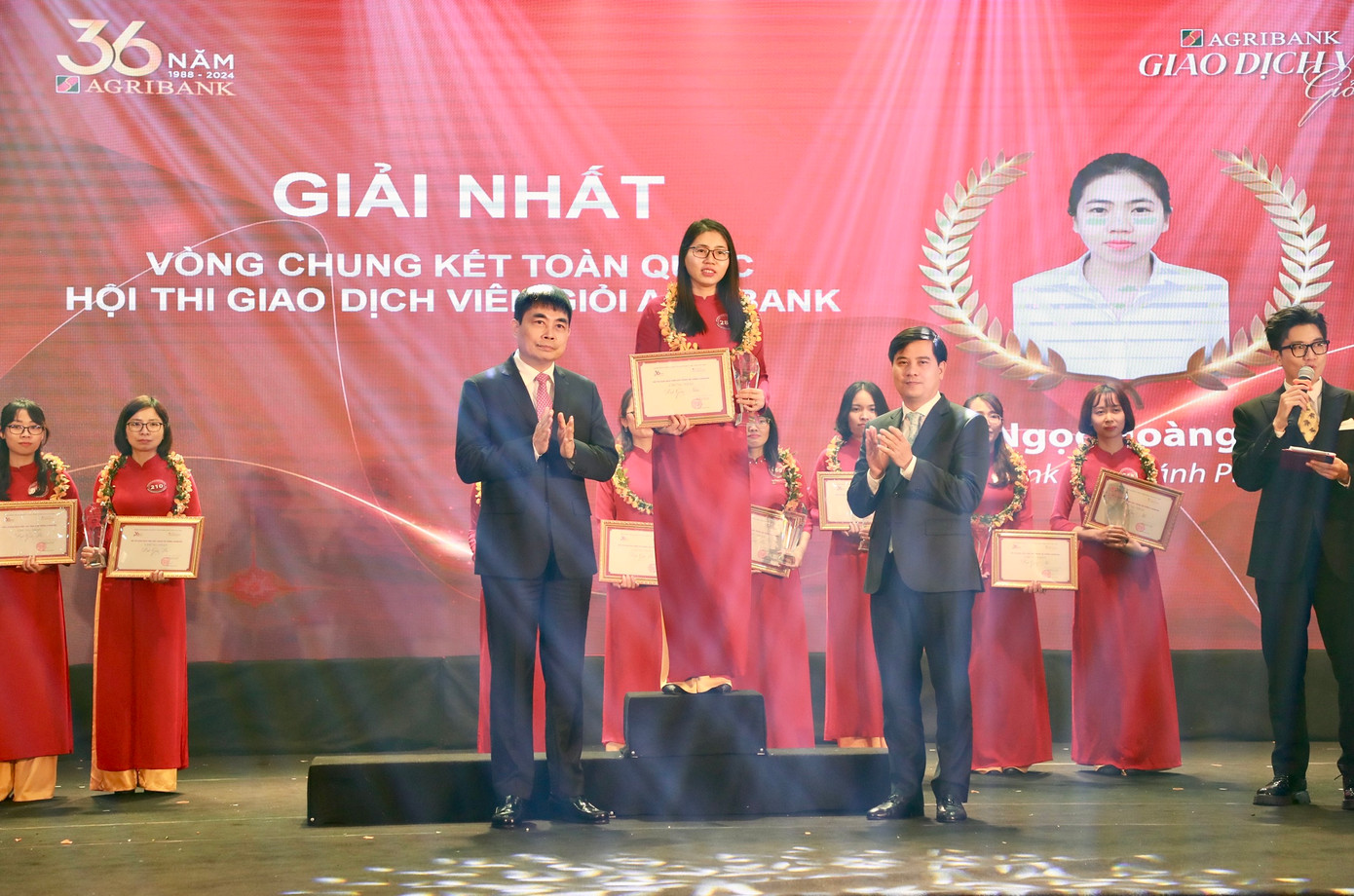 Thí sinh đạt Giải Nhất Hội thi Giao dịch viên giỏi trong hệ thống Agribank