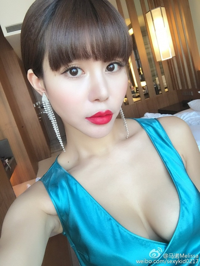 Mã Nặc kiếm tiền nhờ vào livestream sau khi bị cơ quan chức năng Trung Quốc cấm sóng. Mã Nặc kiếm tiền nhờ vào livestream sau khi bị cơ quan chức năng Trung Quốc cấm sóng.