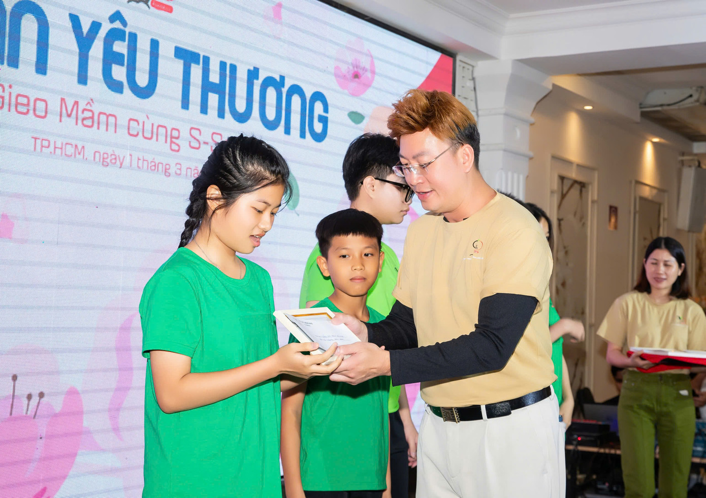 Quỹ có nhiều hoạt động ý nghĩa giúp đỡ trẻ em. Quỹ có nhiều hoạt động ý nghĩa giúp đỡ trẻ em.