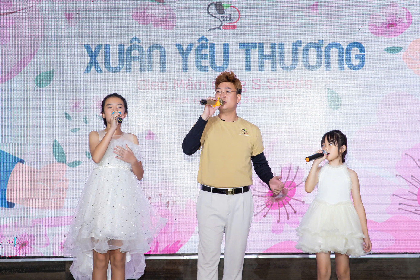 Quỹ có nhiều hoạt động ý nghĩa giúp đỡ trẻ em. Quỹ có nhiều hoạt động ý nghĩa giúp đỡ trẻ em.