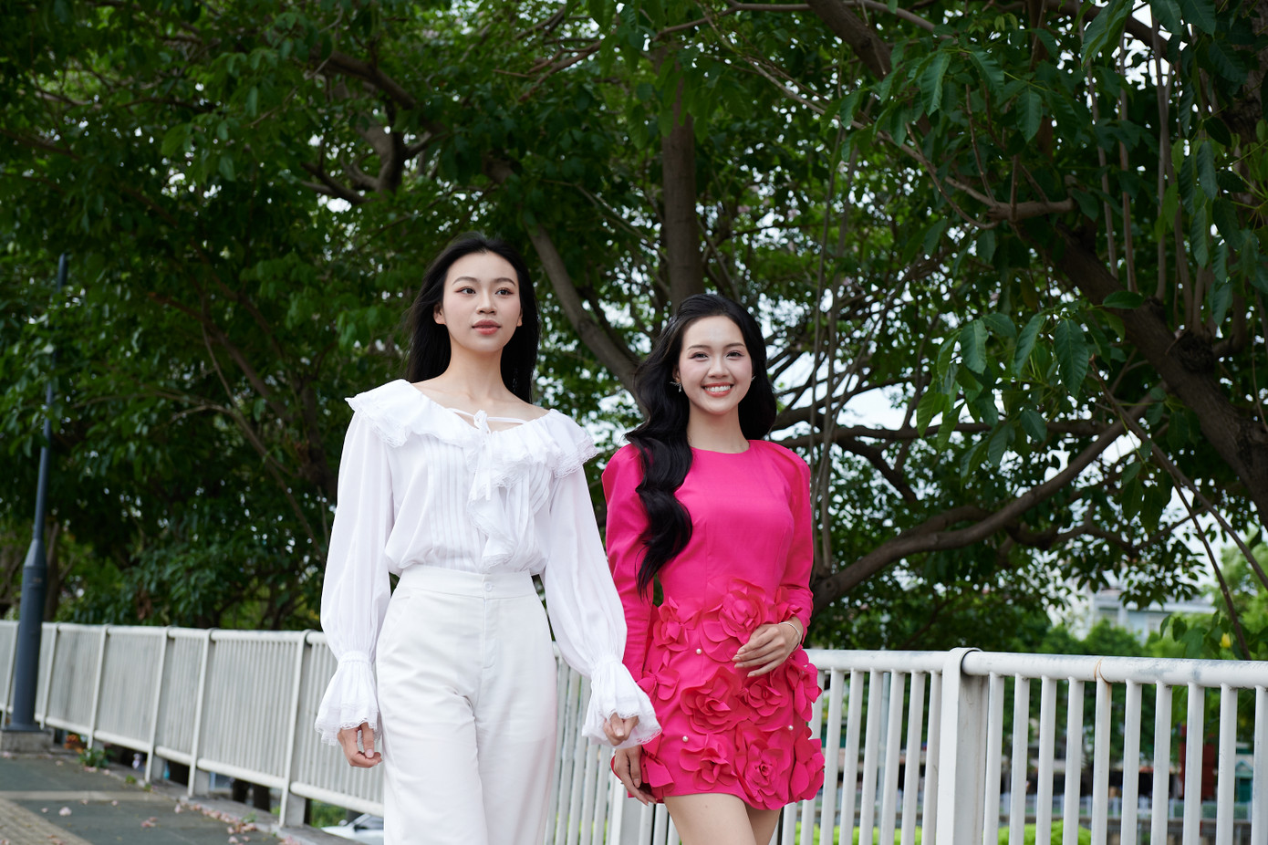 Huyền Cơ và Mỹ Vân cho biết họ tự rèn kỹ năng catwalk, tập luyện ứng xử tại nhà để chuẩn bị tốt nhất cho vòng chung kết diễn ra tại Huế (bắt đầu từ 1/6). Do quen với việc tiếp xúc với máy quay ở series truyền hình thực tế, thí sinh ngày càng tự tin trong việc giao tiếp.