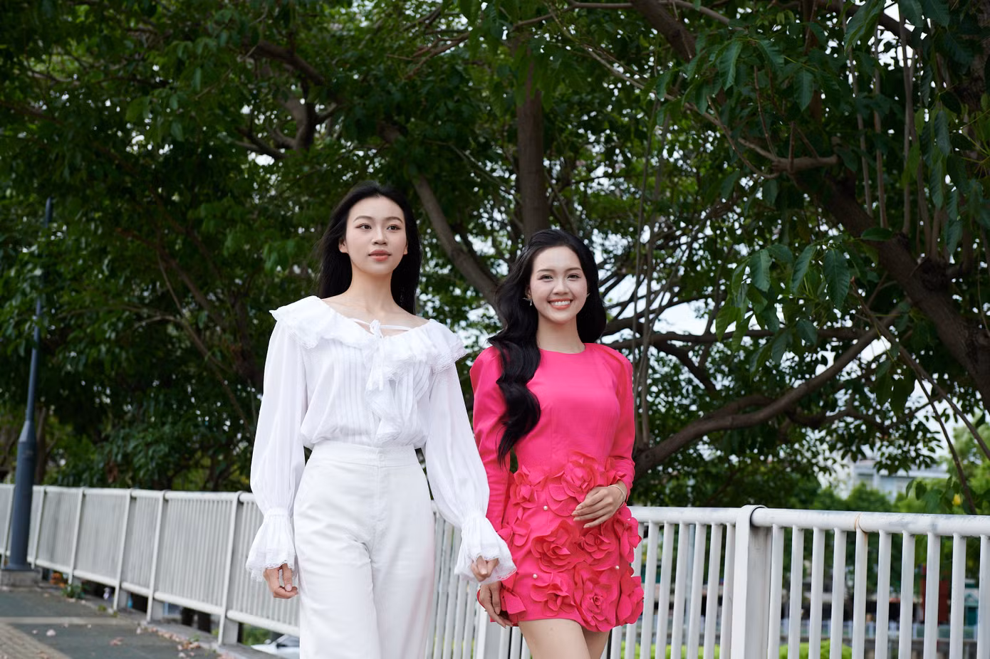 Huyền Cơ và Mỹ Vân cho biết họ tự rèn kỹ năng catwalk, tập luyện ứng xử tại nhà để chuẩn bị tốt nhất cho vòng chung kết diễn ra tại Huế (bắt đầu từ 1/6). Do quen với việc tiếp xúc với máy quay ở series truyền hình thực tế, thí sinh ngày càng tự tin trong việc giao tiếp.