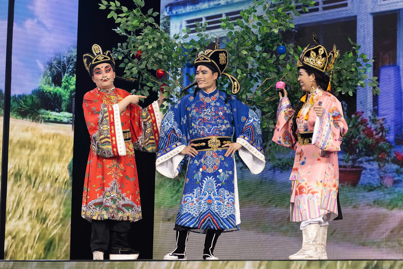 Những mảng miếng được NSƯT Kim Tử Long, Thoại Mỹ, Đại Nghĩa, Lê Khánh, Thiên Ân, Lê Hoàng Phương... tung hứng duyên dáng.