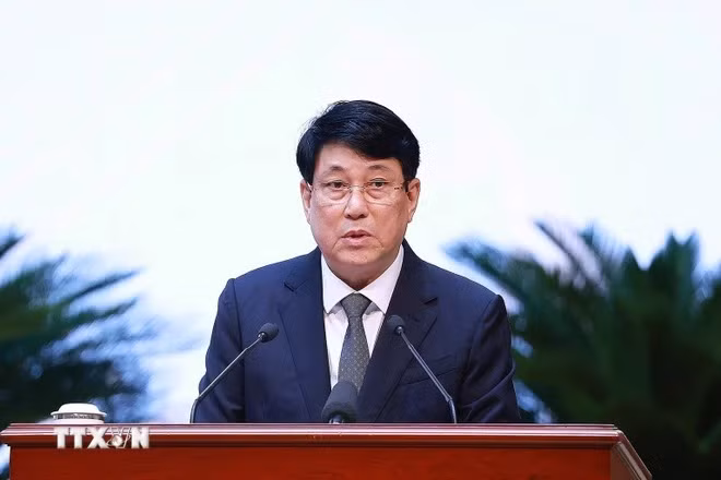 Đồng chí Lương Cường, Ủy viên Bộ Chính trị, Thường trực Ban Bí thư, phát biểu khai mạc. (Ảnh: Dương Giang/ TTXVN).