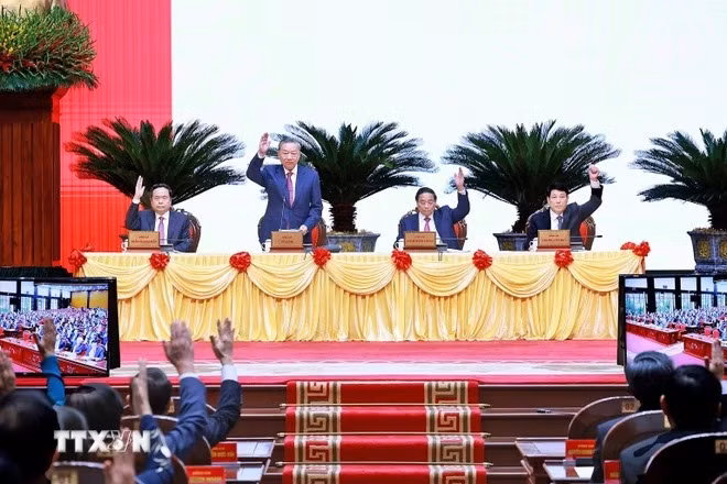 Hội nghị biểu quyết thông qua chương trình làm việc. (Ảnh: Dương Giang/TTXVN).