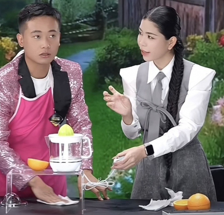 Khán giả quan tâm ồn ào của TikToker, streamer dồn dập trong hai tháng. Khán giả quan tâm ồn ào của TikToker, streamer dồn dập trong hai tháng.