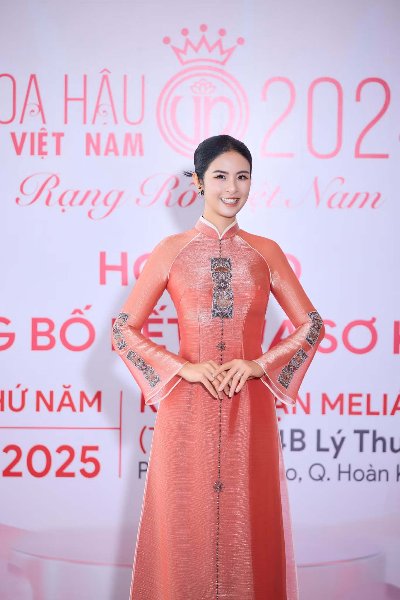 Các người đẹp bước ra từ cuộc thi Hoa hậu Việt Nam gồm Nguyễn Thị Huyền, Ngọc Hân, Thanh Thủy và Ngọc Hằng (từ trái sang). Các người đẹp bước ra từ cuộc thi Hoa hậu Việt Nam gồm Nguyễn Thị Huyền, Ngọc Hân, Thanh Thủy và Ngọc Hằng (từ trái sang).