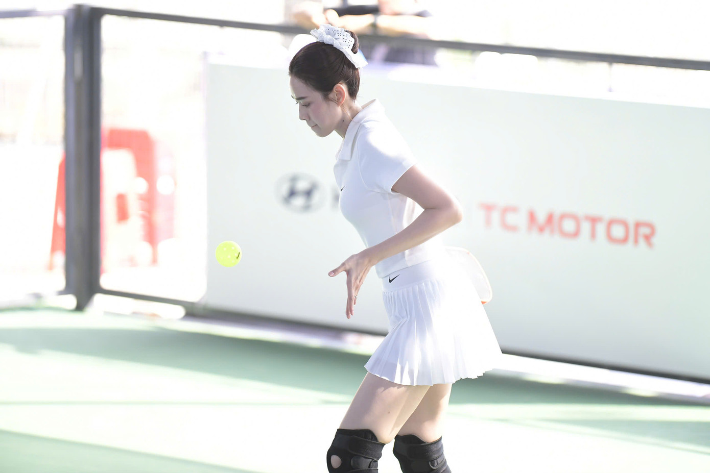 Đỗ Thị Hà khai màn Giải Vô địch Pickleball Việt Nam 2025 - Cúp Hyundai Thành Công. Hoa hậu Việt Nam 2020 thể hiện sự tập trung trên sàn đấu. Đỗ Thị Hà khai màn Giải Vô địch Pickleball Việt Nam 2025 - Cúp Hyundai Thành Công. Hoa hậu Việt Nam 2020 thể hiện sự tập trung trên sàn đấu.