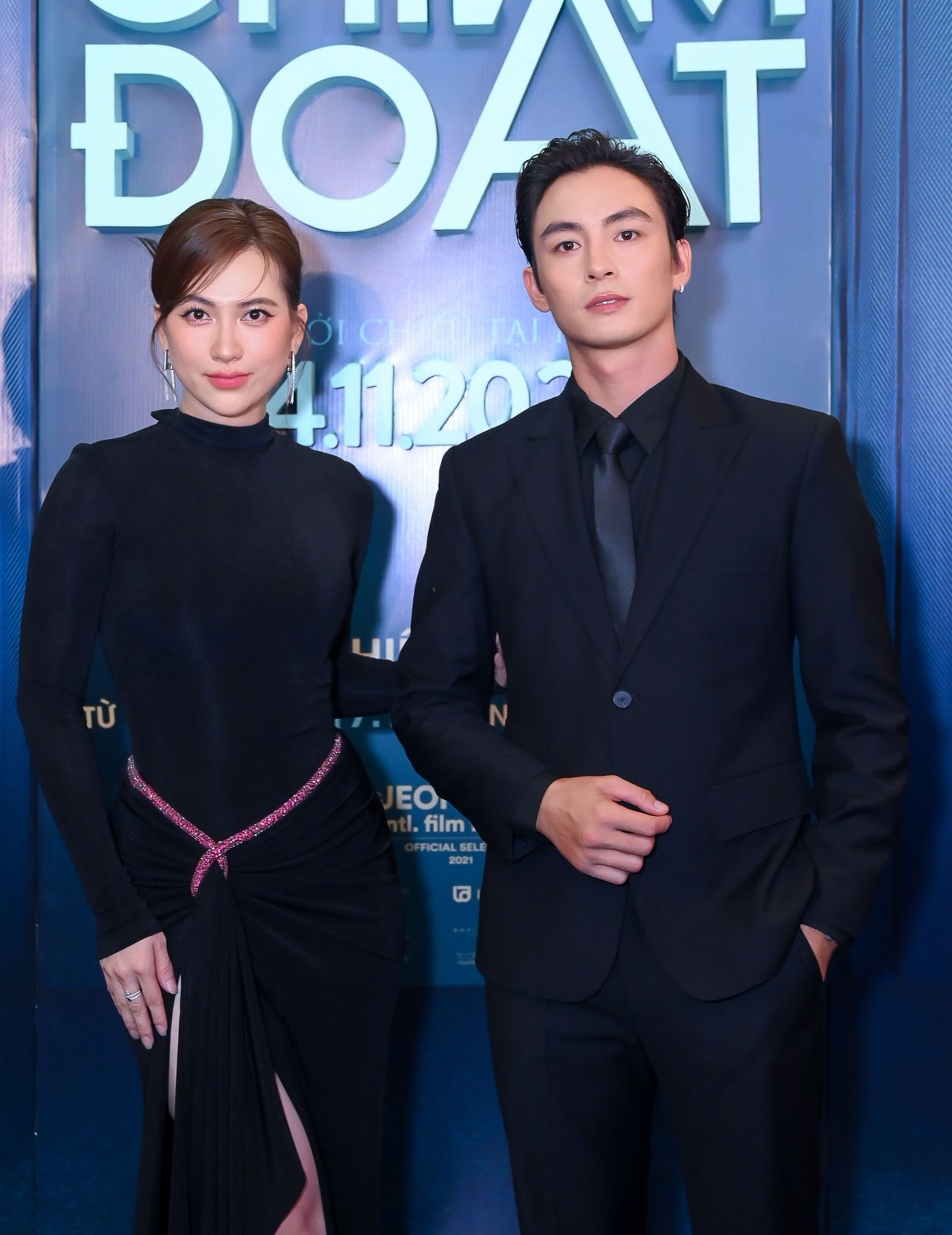 Lãnh Thanh và Phương Anh Đào là diễn viên chính trong bộ phim của đạo diễn Thắng Vũ. Lãnh Thanh diện vest bảnh bao khi cùng Phương Anh Đào ra mắt phim.