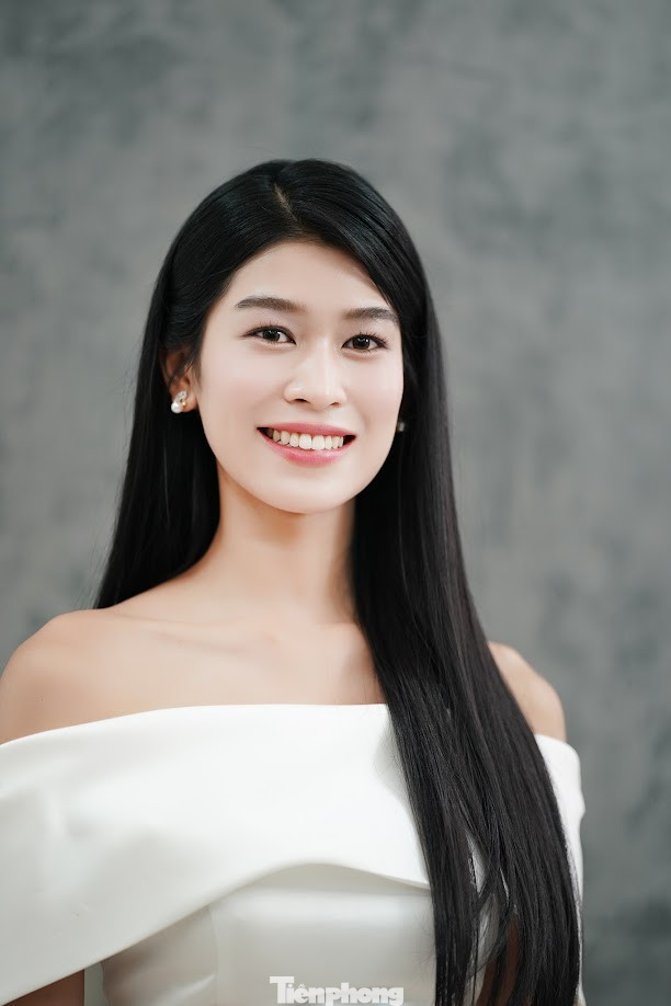 Cô gái 19 tuổi nói cô đã chuẩn bị tâm lý vững vàng để đối diện dư luận. Nữ sinh Học viện Ngoại giao nói cô xem đó là những lời đóng góp để cải thiện bản thân mỗi ngày.