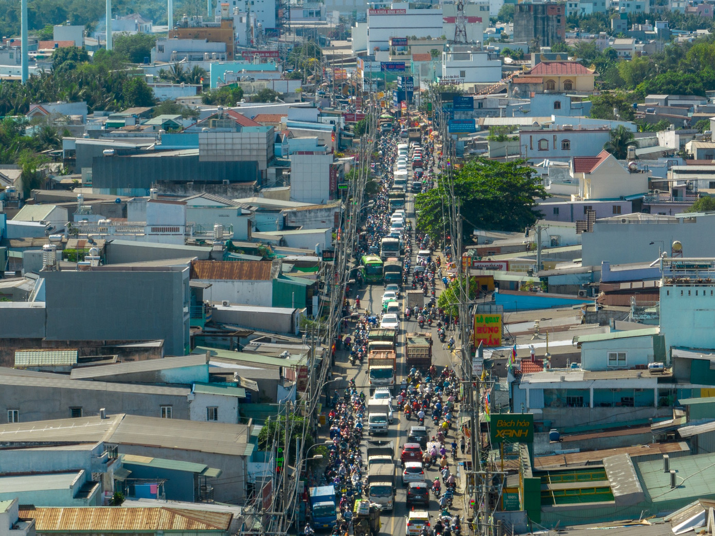 Dự án xây dựng theo hình thức BOT cầu - đường Bình Tiên có điểm đầu tại nút giao đường Bình Tiên - Phạm Văn Chí, điểm cuối tại nút giao đường Nguyễn Văn Linh. Tổng chiều dài tuyến này là 3,66km, đi qua quận 6, quận 8 và huyện Bình Chánh. Cầu - đường Bình Tiên cách QL50 khoảng 600m, đang được nâng cấp mở rộng để chia tải cho khu vực vì tình trạng ùn tắc giao thông.