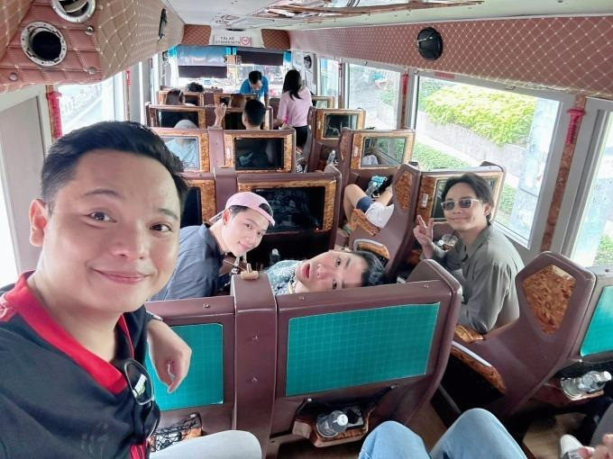 Hình ảnh hội nghệ sĩ hết mình từ TPHCM xuống Lai Vung, Đồng Tháp ăn cưới Puka - Gin Tuấn Kiệt.