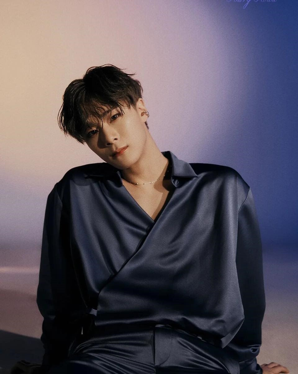 Người hâm mộ đặt vòng hoa tưởng nhớ Moobin.