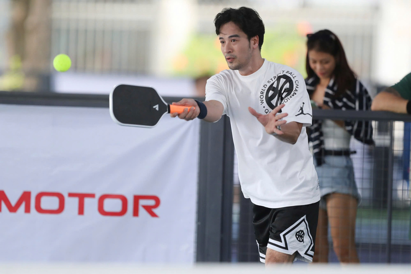 Chia sẻ với Tiền Phong, Đoàn Minh Tài nói anh gia nhập bộ môn pickleball được 1 tháng. Nam diễn viên thấy áp lực, nhưng cũng hào hứng khi có cơ hội tham gia giải đấu mang tầm quốc gia.