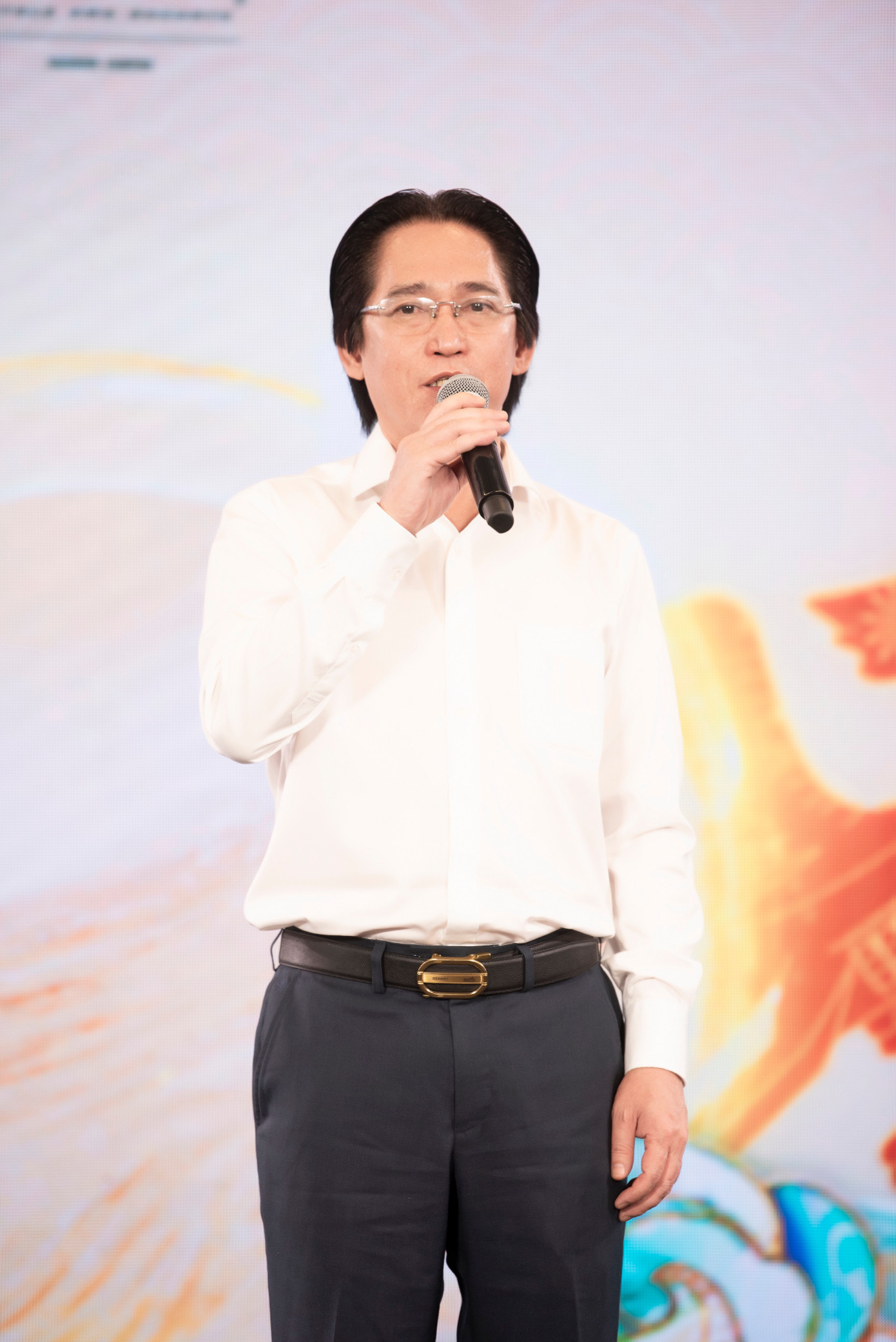 Ông Nguyễn Trung Hinh, Phó chủ tịch Liên đoàn Điền kinh Việt Nam, Tổng thư ký Liên đoàn Điền kinh TPHCM (trái) và ông Huỳnh Đức Dũng, Phó Giám đốc Sở VH - TT Tỉnh Bà Rịa - Vũng Tàu.