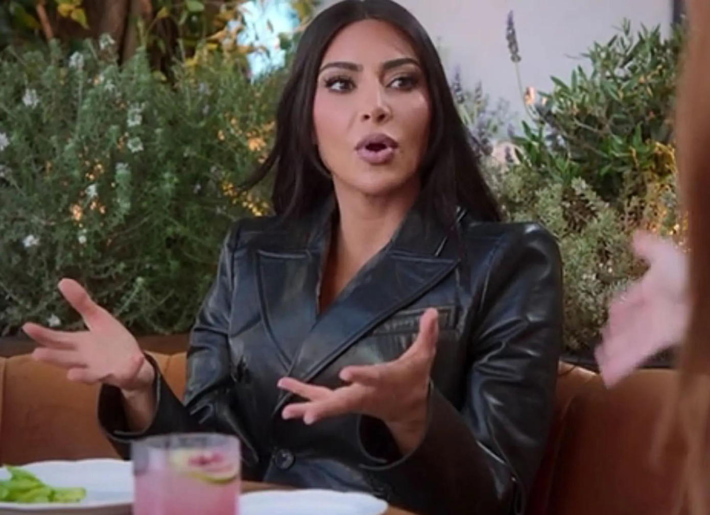 Kim Kardashian thừa nhận kiệt sức vì những trò của chồng. Ảnh: Hulu.