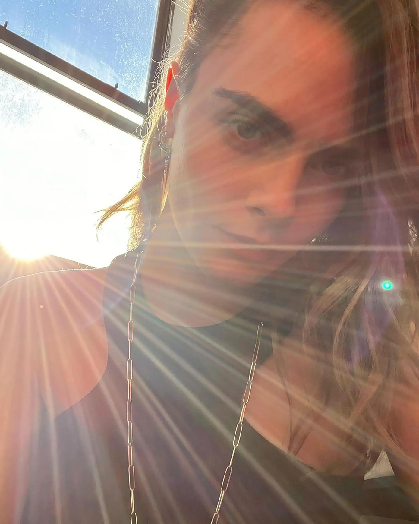 Bạn bè đang lo lắng cho tình trạng của nữ diễn viên. Ảnh: @caradelevingne.