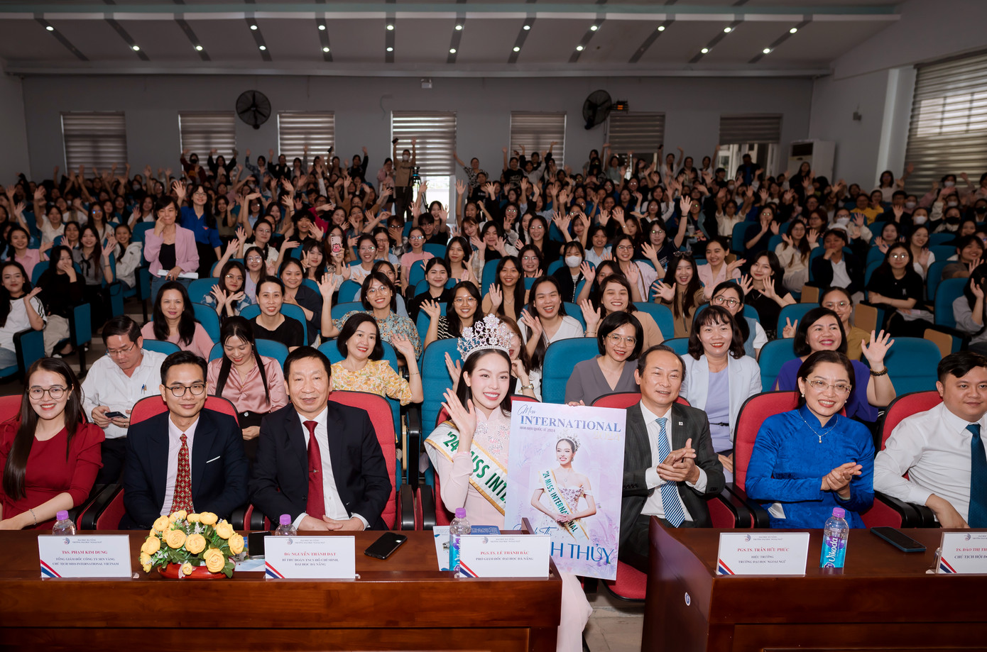 Thanh Thủy nhận nhiều bằng khen từ Giám đốc Đại học Đà Nẵng, Hiệu trưởng Trường Đại học Ngoại ngữ - Đại học Đà Nẵng, Ban chấp hành Đoàn Thanh niên Cộng sản Hồ Chí Minh Đại học Đà Nẵng, Ban chấp hành Đoàn Thanh niên Cộng sản Hồ Chí Minh Đại học Ngoại ngữ - Đại học Đà Nẵng, Ban chấp hành Hội Sinh viên thành phố Đà Nẵng và Khoa Tiếng Anh chuyên ngành nhằm vinh danh thành tích xuất sắc tại đấu trường quốc tế.