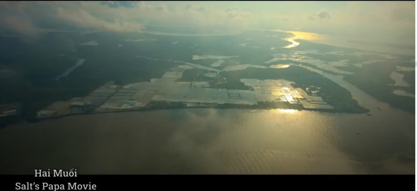 Hình ảnh ấp đảo Thiềng Liềng, cảnh diêm dân làm muối xuất hiện trong video gửi đến lễ hội.