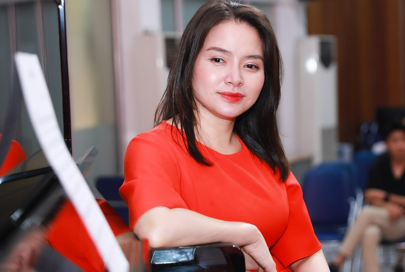 Đinh Trang cho rằng cô bị ba người học trò nói xấu, vô ơn. Đinh Trang cho rằng cô bị ba người học trò nói xấu, vô ơn.