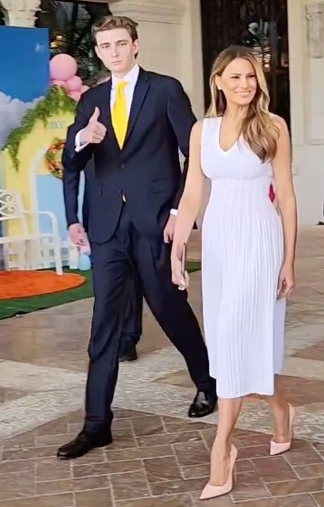 Barron Trump cao 2,01 m ở tuổi 18.