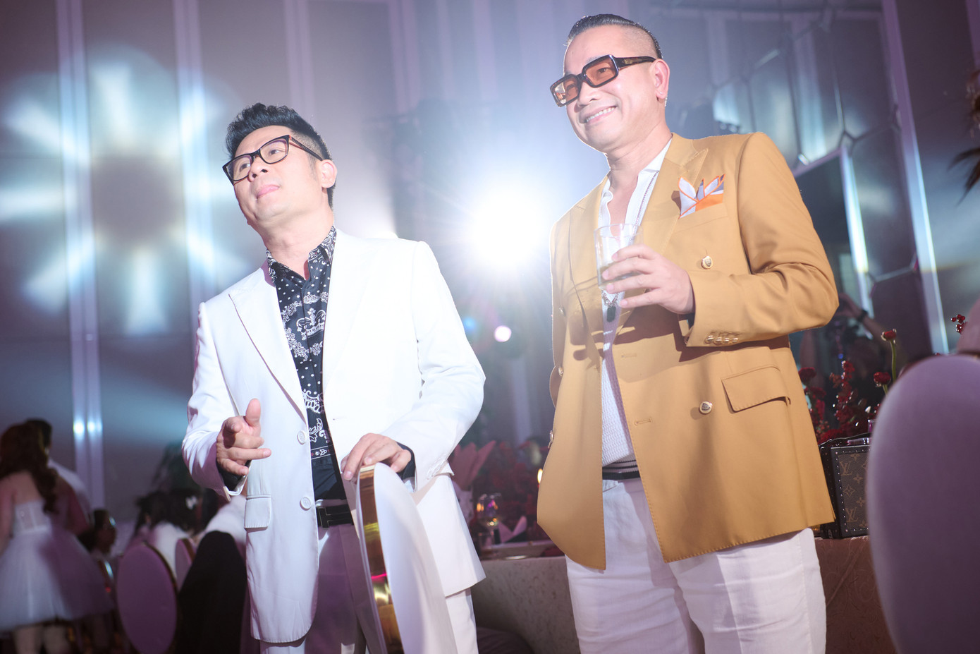 Bằng Kiều ngày càng đắt show sau chương trình Anh trai vượt ngàn chông gai. Sau hai concert Anh trai ở TPHCM và Hưng Yên, nam ca sĩ được mời biểu diễn ở nhiều chương trình, sắp tới là concert ở TPHCM.