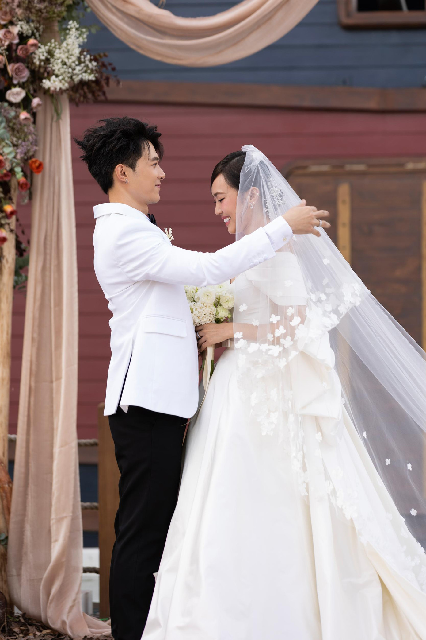 Khoảnh khắc hạnh phúc của Diệu Nhi và Anh Tú. Ảnh: NVCC.