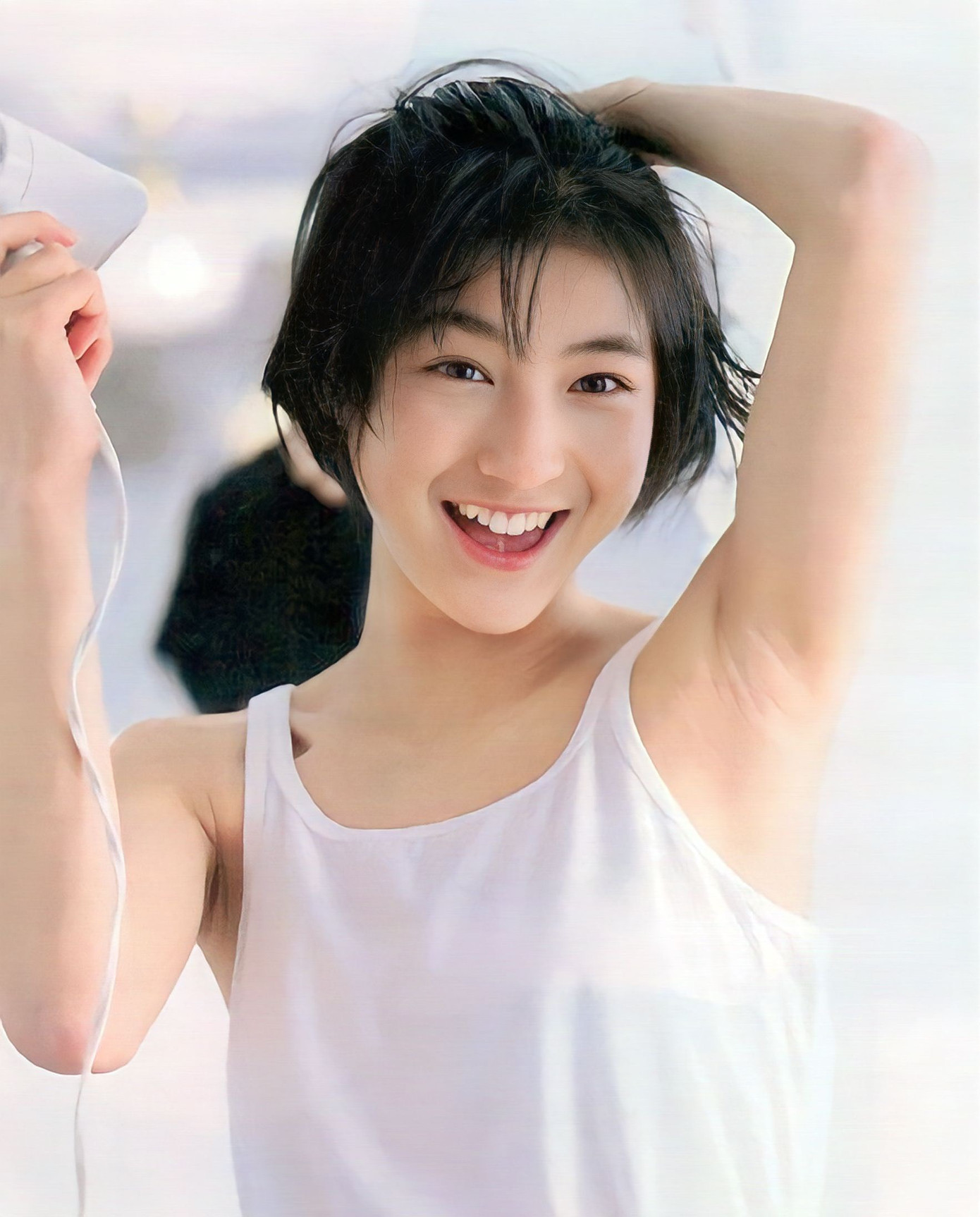 Hình ảnh ngọc nữ trong sáng của Ryoko Hirosue bị hủy hoại. Hình ảnh ngọc nữ trong sáng của Ryoko Hirosue bị hủy hoại.