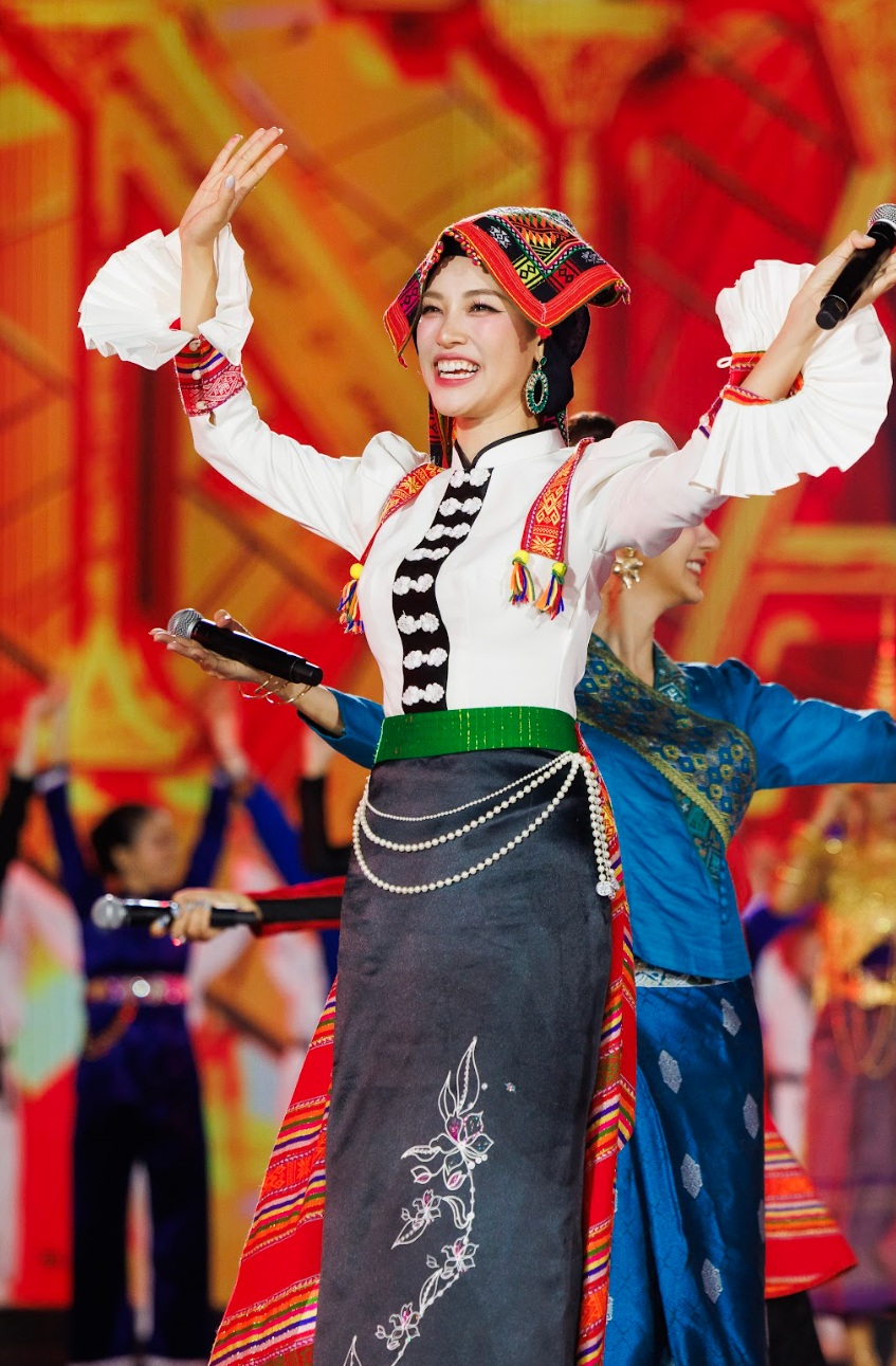 Không thể thiếu những tiết mục tôn vinh sự đa dạng của văn hóa Việt.