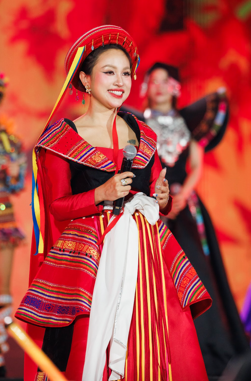 Không thể thiếu những tiết mục tôn vinh sự đa dạng của văn hóa Việt.