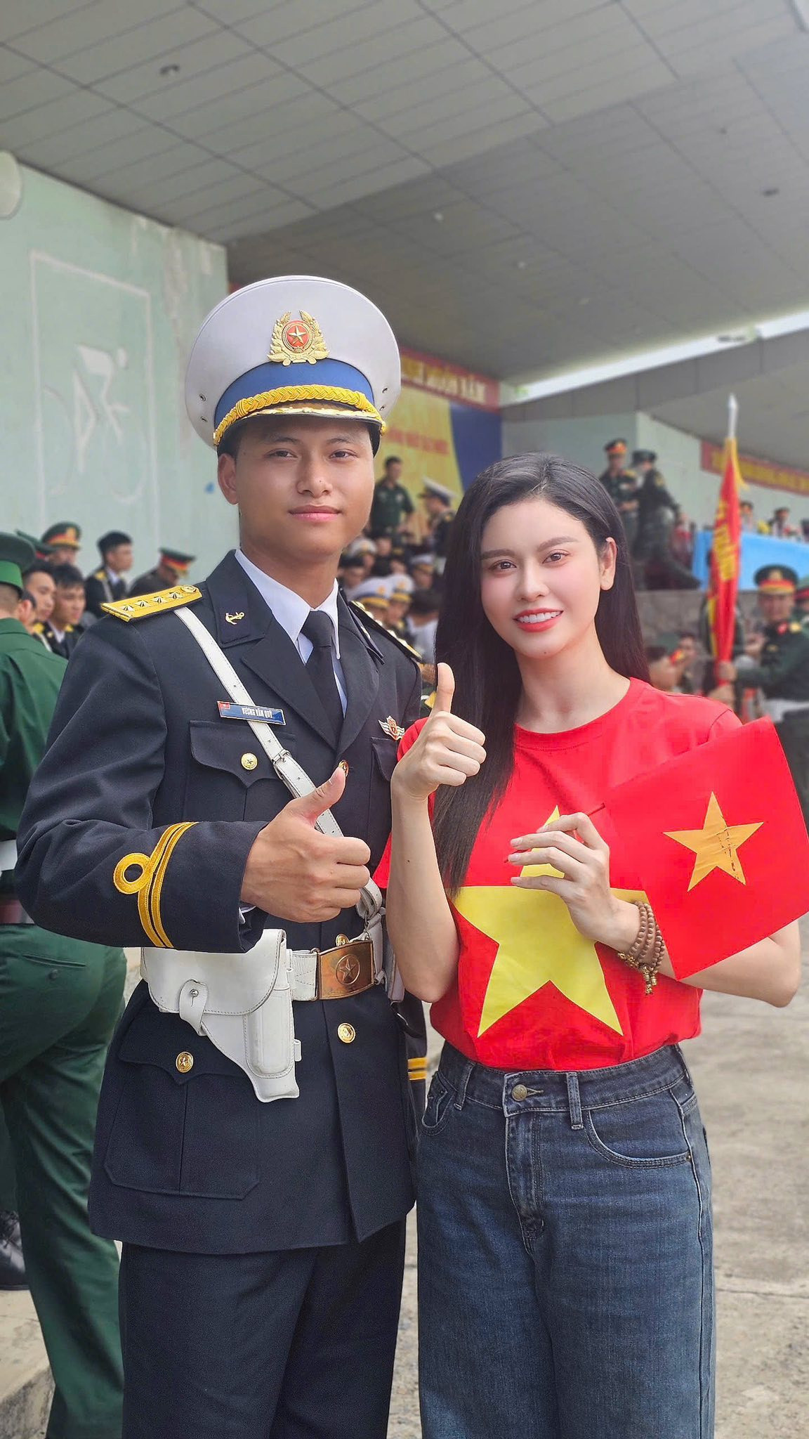 Từ giữa tháng 4, showbiz Việt rộn ràng, hòa cùng không khí hướng đến lễ kỷ niệm 50 năm Ngày Giải phóng miền Nam (30/4/1975-30/4/2025) của người dân cả nước. Trương Quỳnh Anh cho biết cô tự hào khi được biểu diễn, góp phần công sức nhỏ cùng nhiều nghệ sĩ, mang niềm vui đến các chiến sĩ trong khuôn khổ hợp luyện diễu binh tại TPHCM.