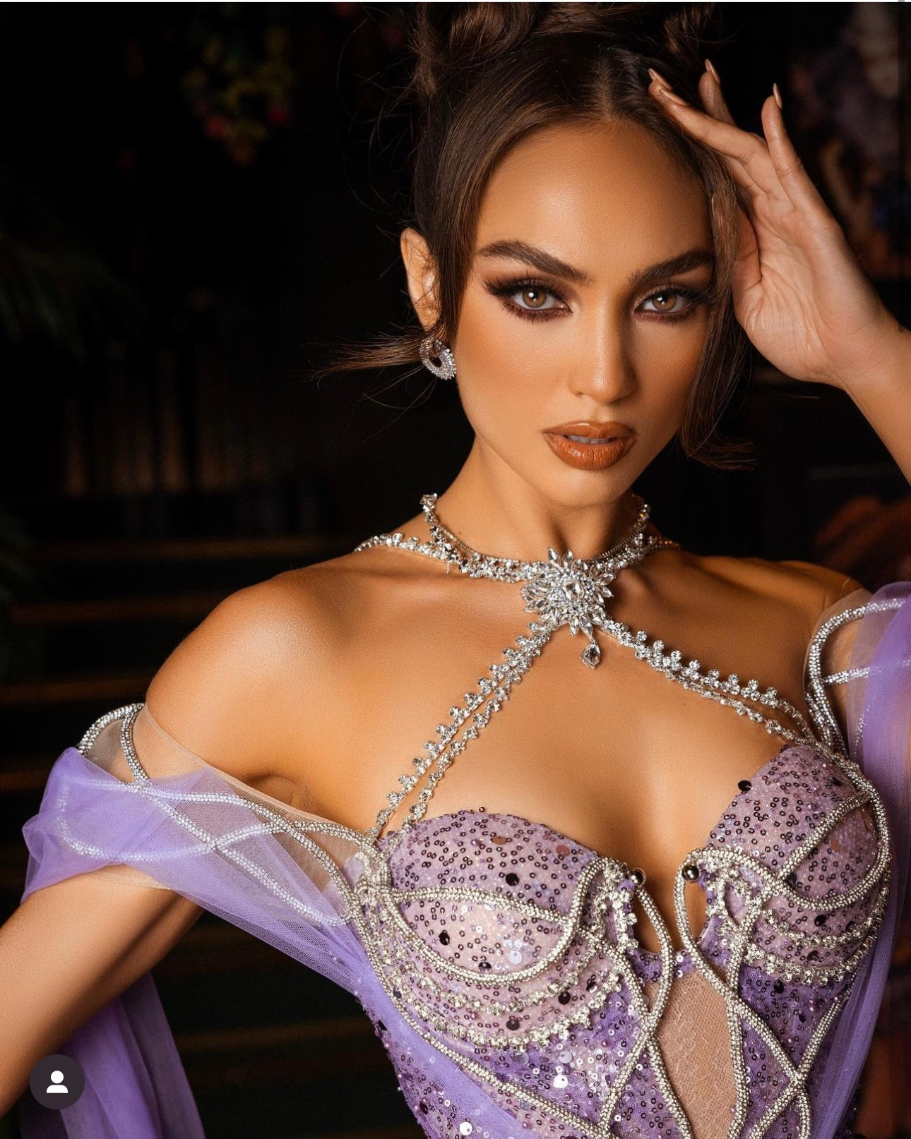 Nhan sắc đương kim Hoa hậu Hoàn vũ người Mỹ dưới tài trang điểm của chuyên gia Việt Nam.