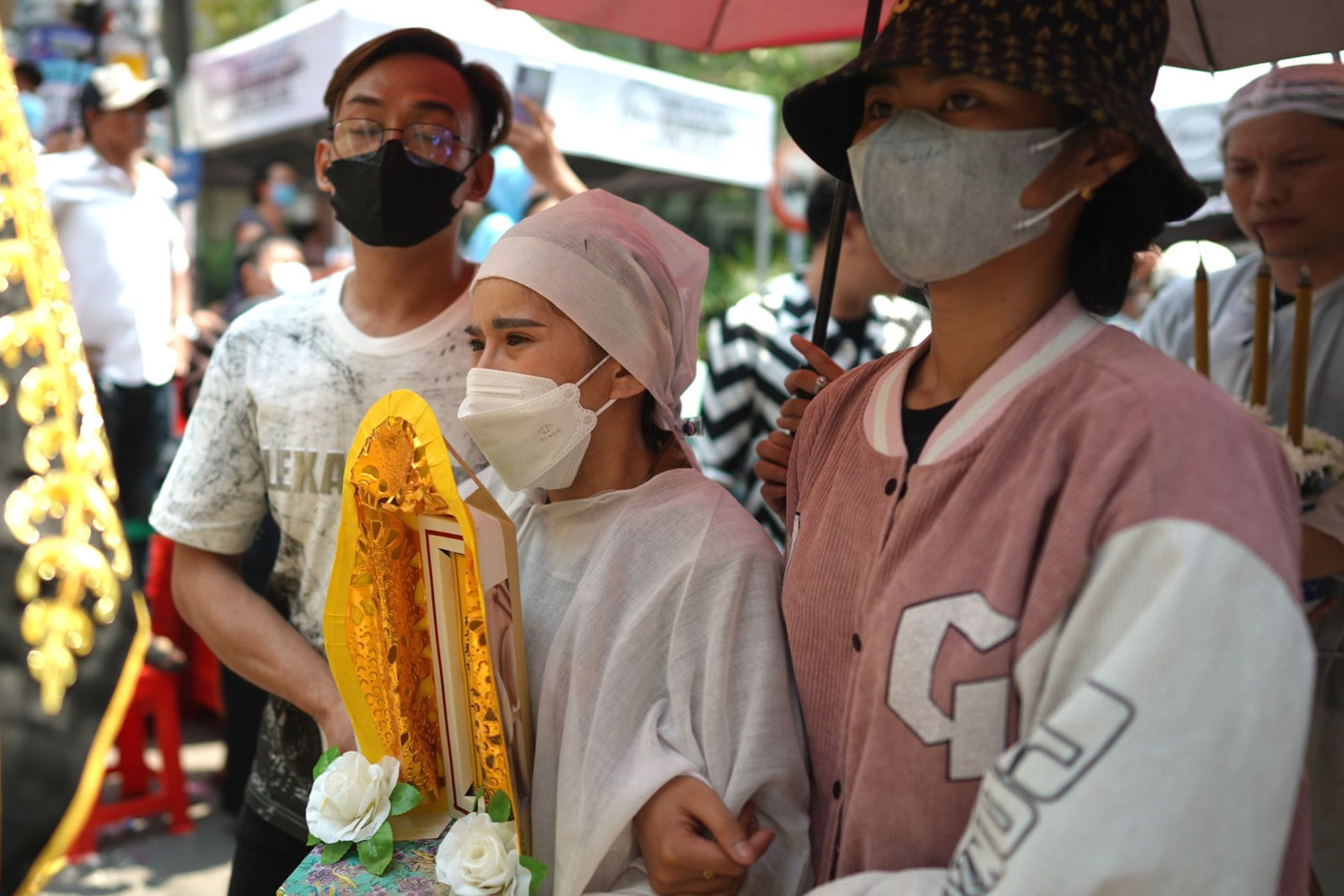 Nghệ sĩ Bình Tinh trong tang lễ NSƯT Vũ Linh. Nghệ sĩ Bình Tinh trong tang lễ NSƯT Vũ Linh.