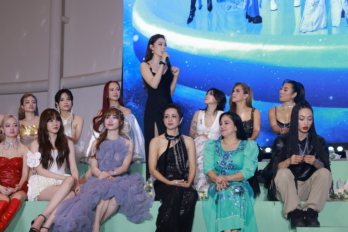 Dàn chị đẹp mùa hai tại buổi ra mắt khán giả.