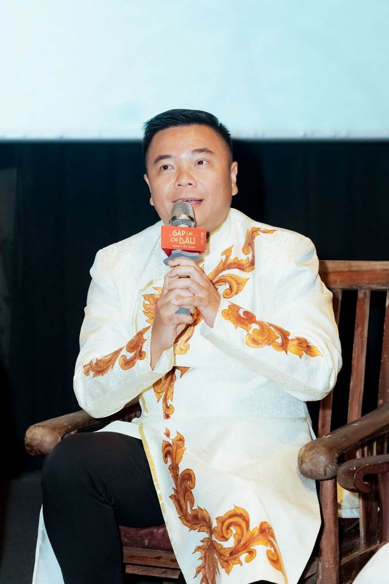 Ngoài công việc đạo diễn, Nhất Trung sở hữu 5 công ty riêng. Ngoài công việc đạo diễn, Nhất Trung sở hữu 5 công ty riêng.