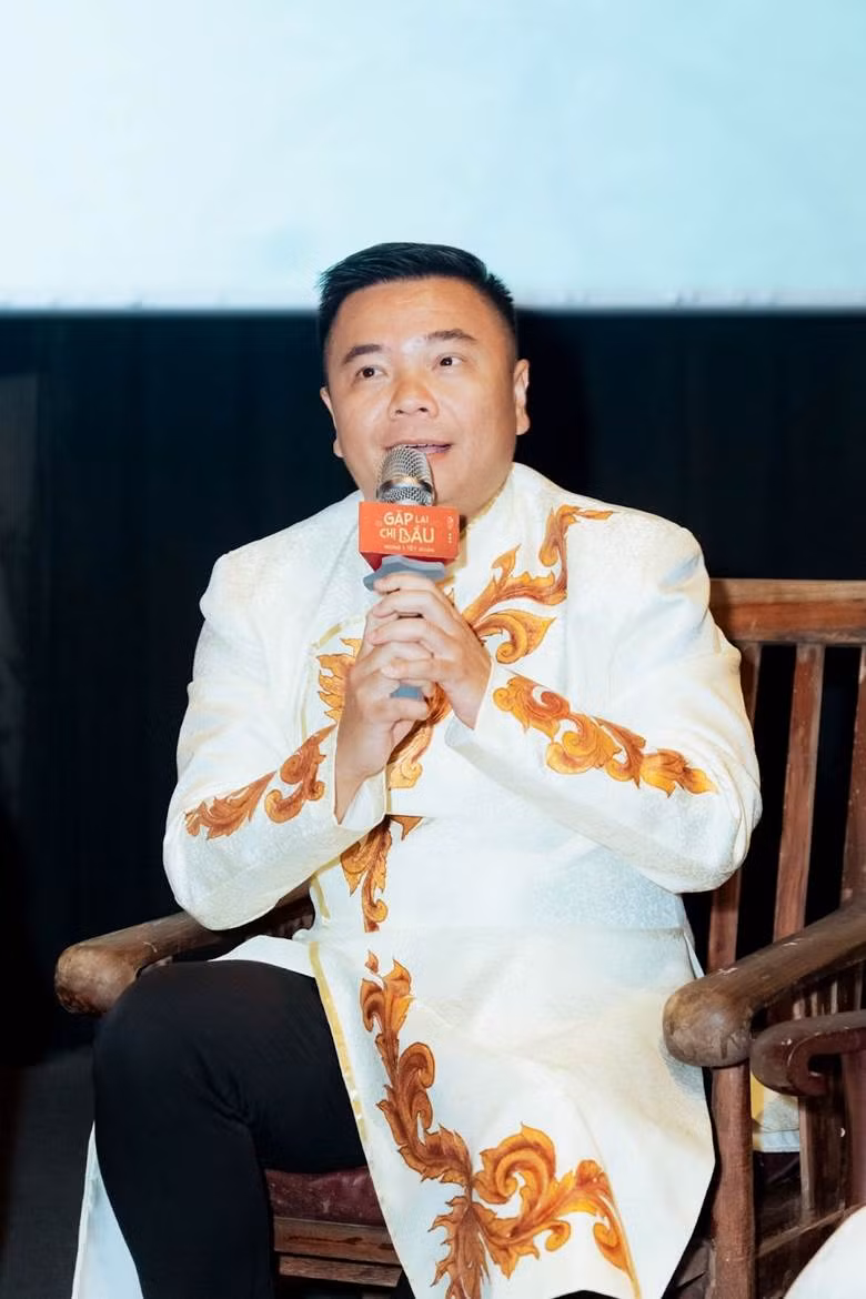 Ngoài công việc đạo diễn, Nhất Trung sở hữu 5 công ty riêng.