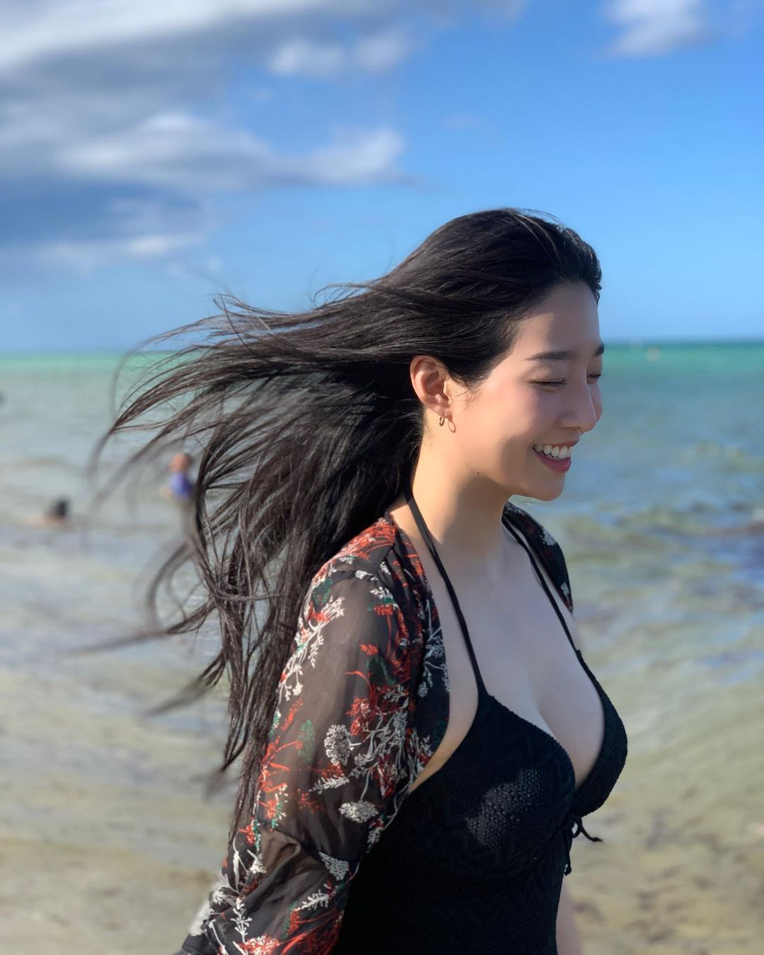 Kim Soo Min nói cô phải khóa trang cá nhân trong thời gian dài để tránh suy nghĩ tiêu cực. Trước khi tham gia thi hoa hậu, cô luôn hy vọng dùng câu chuyện có vẻ ngoài khác biệt để lên tiếng cho những cô gái mang vẻ ngoài khỏe khoắn. Họ không đáng bị áp tiêu chuẩn mình hạc xương mai trong xã hội hiện đại.