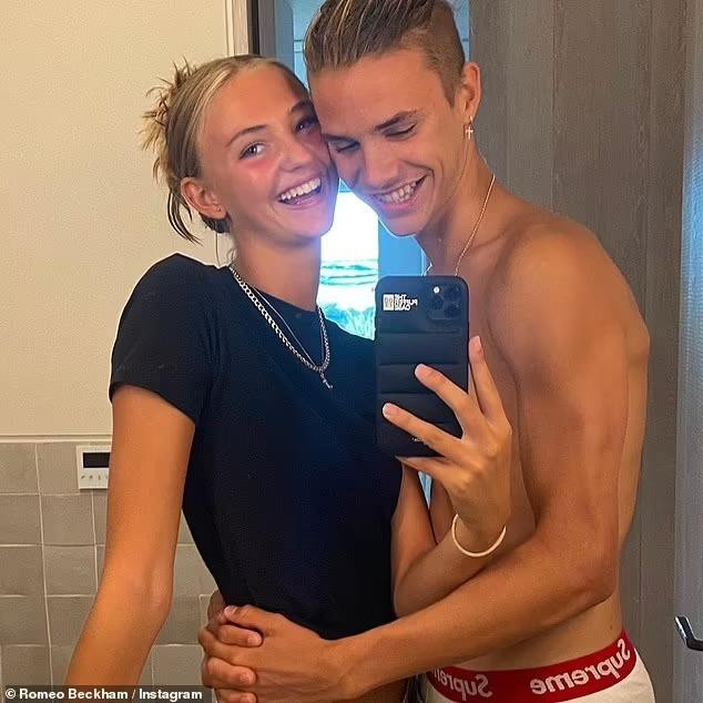 Romeo Beckham và Mia Regan yêu nhau ba năm trước khi chia tay.