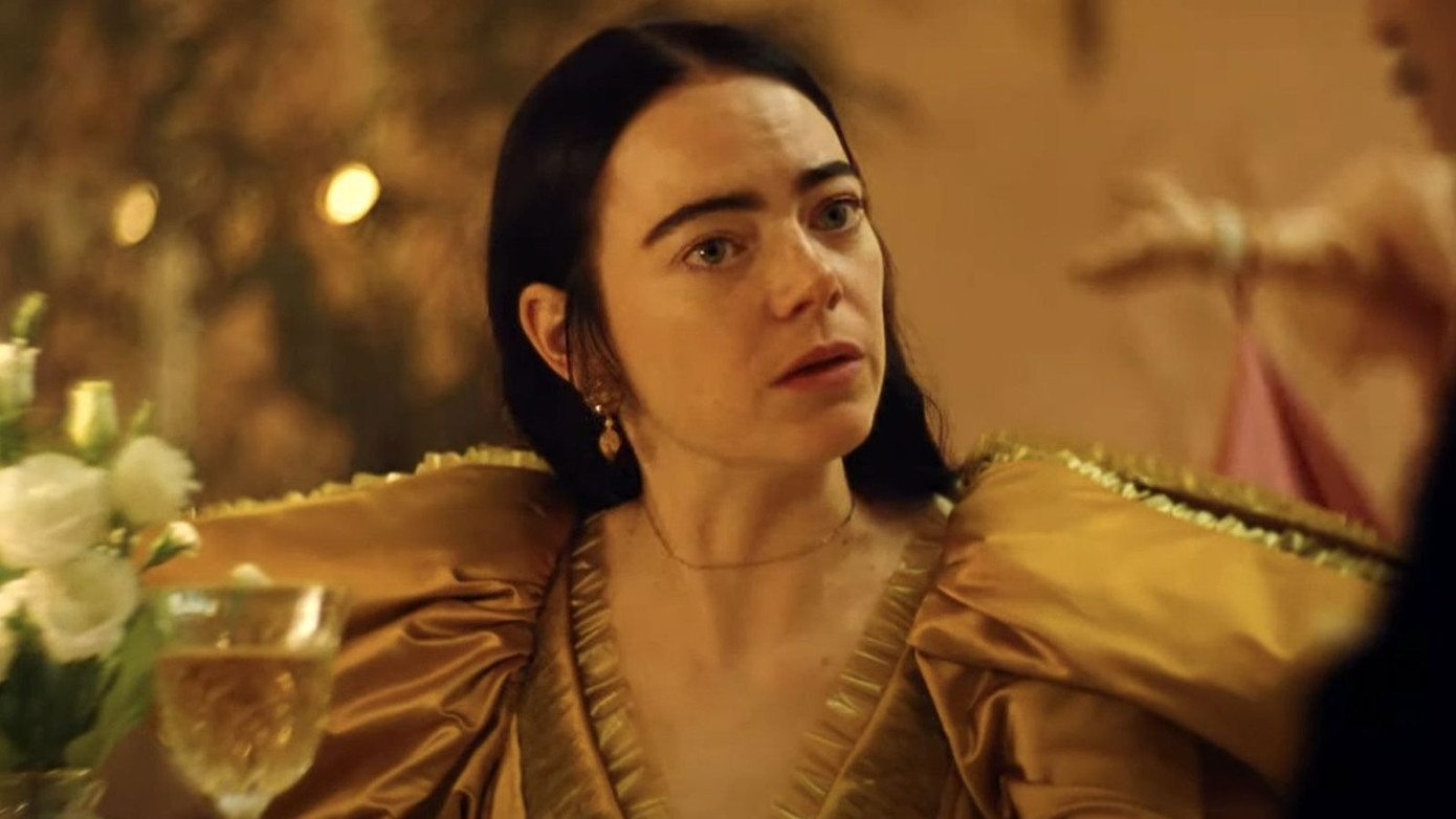 Emma Stone có nhiều cảnh tình dục điên rồ trong Poor Things. Emma Stone có nhiều cảnh tình dục điên rồ trong Poor Things.