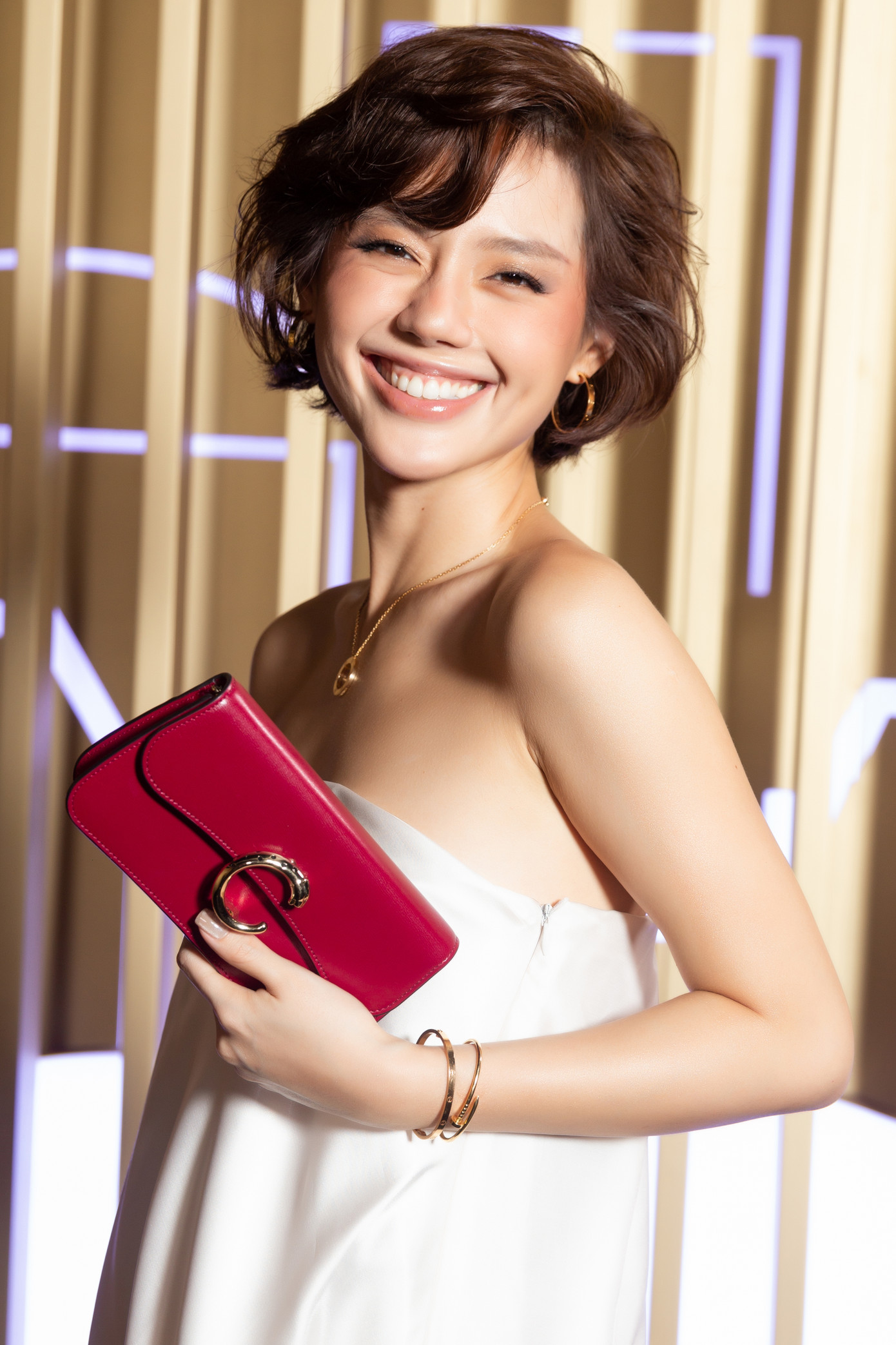 Kiểu trang phục nửa kín nửa hở gây chú ý của người mẫu Khánh Linh gây chú ý tại sự kiện quy tụ nhiều người đẹp.