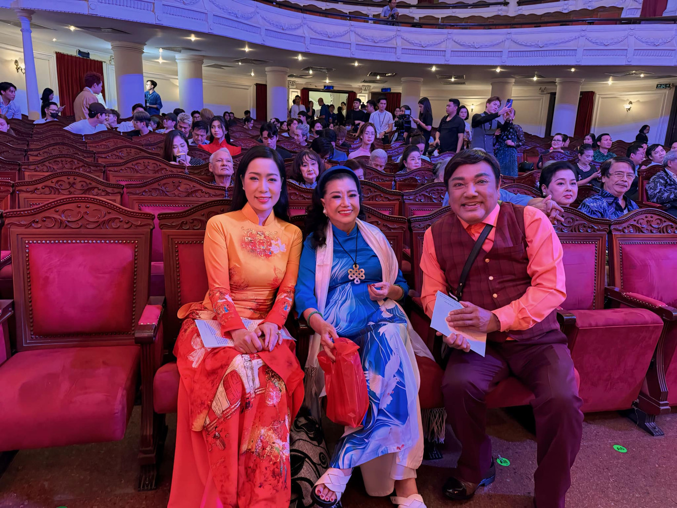 NSND Kim Cương cùng hai đồng nghiệp là NSND Trịnh Kim Chi và danh hài, NSƯT Phú Quý.