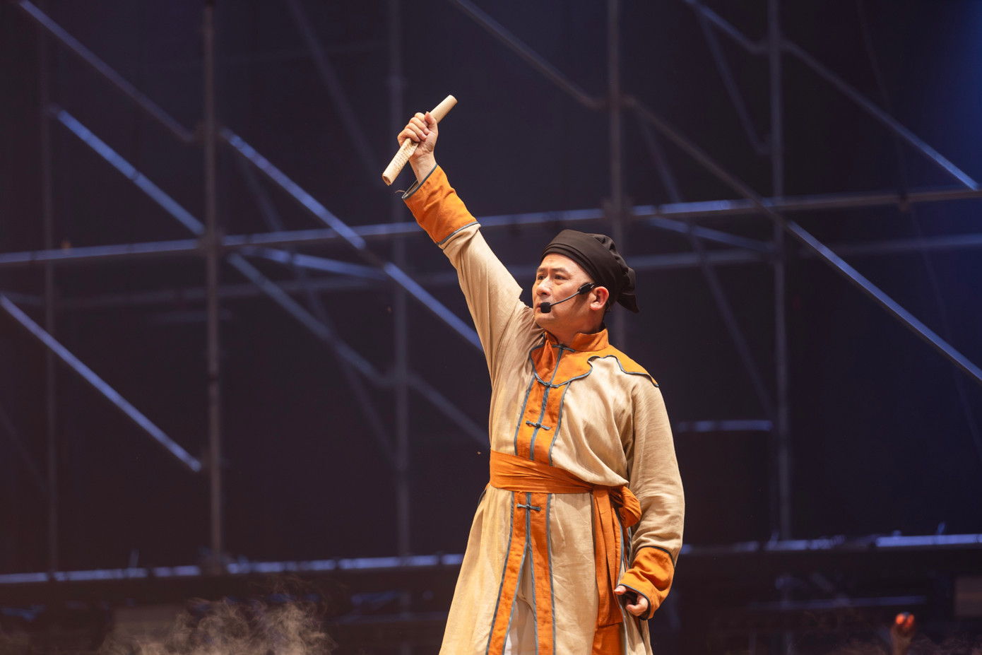 Bằng Kiều lần đầu hát vọng cổ tại sân khấu Anh trai vượt ngàn chông gai. Bằng Kiều lần đầu hát vọng cổ tại sân khấu Anh trai vượt ngàn chông gai.