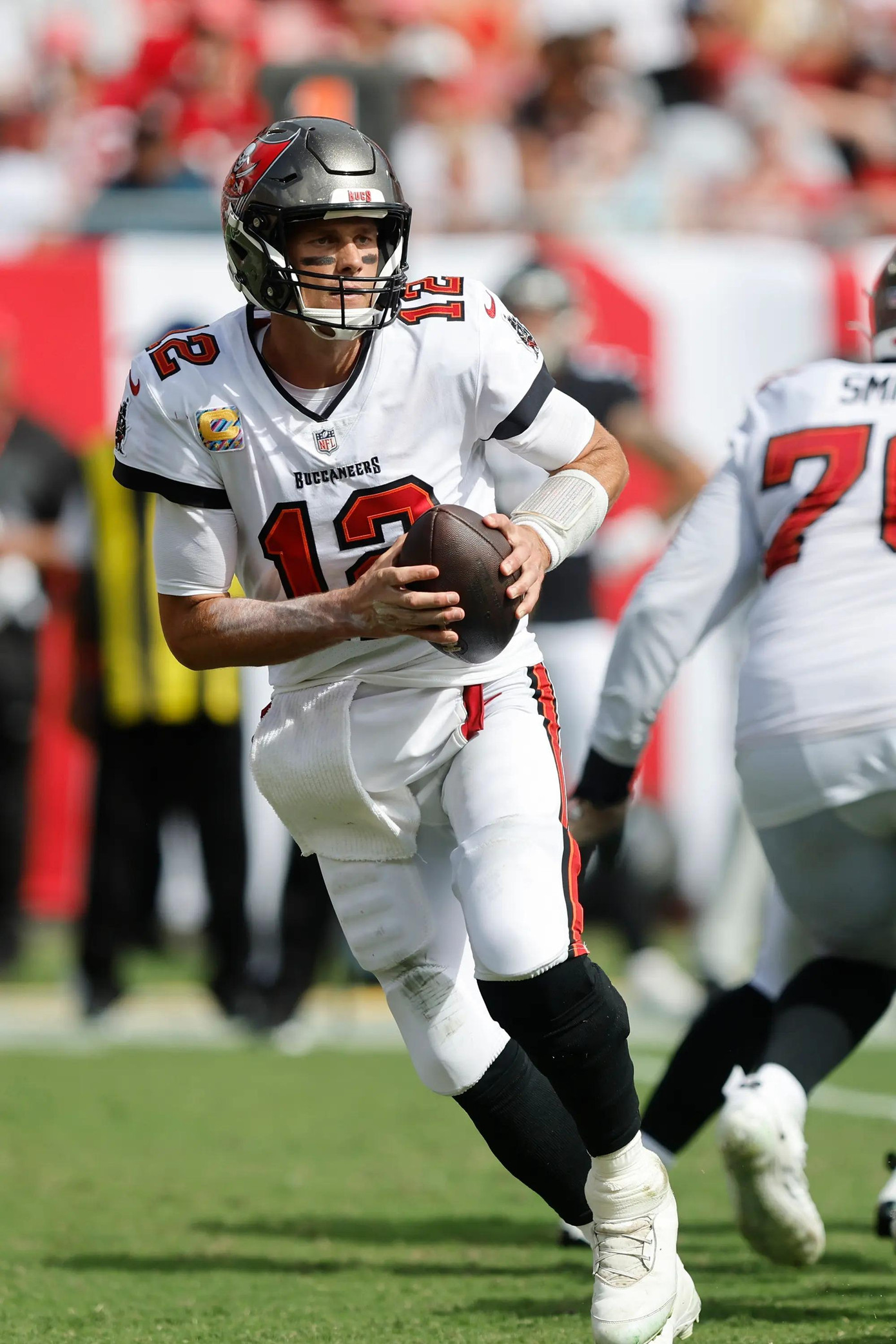 Tom Brady là một trong những vận động viên được trả lương cao nhất trong NFL. Ảnh: Getty.